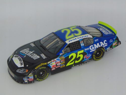  AKCIÓ 2004 BRIAN VICKERS #25 CHEVY GMAC DITECH APÁK NAPJA NASCAR 1:24