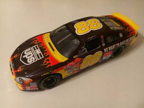  AKCIÓ 2001 DALE JARRETT #88 FORD TAURUS UPS NASCAR 1:18