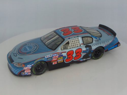  AKCIÓ 2005 TONY STEWART #33 CHEVY NASCAR 1:24